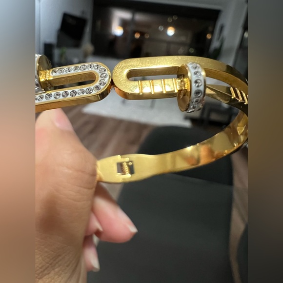 Gold bangle - Picture 2 of 7